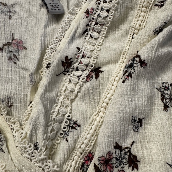 American Rag white floral A line mini skirt, elastic waist, long sleeves, XS. - Picture 9 of 14